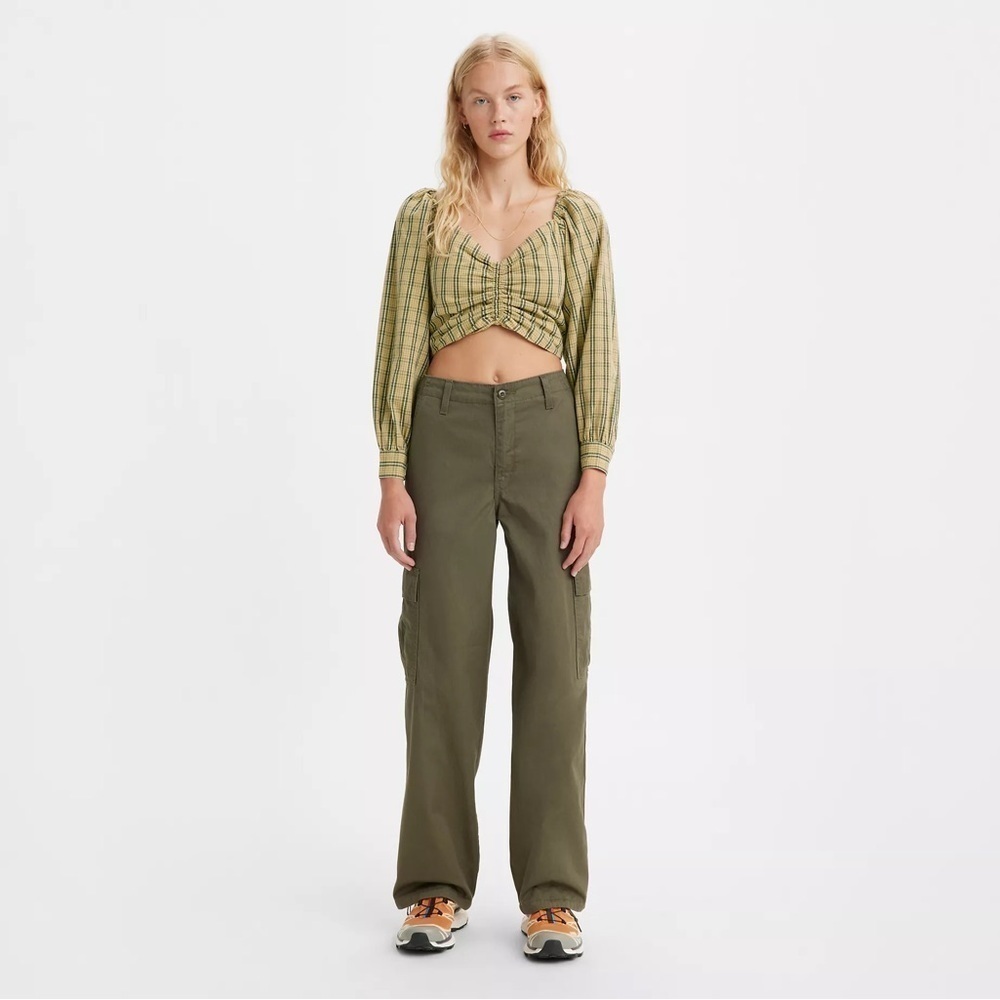 NWT Levi’s Women '94 Baggy Cargo Pants in Army Green Mid Rise Size 28/30